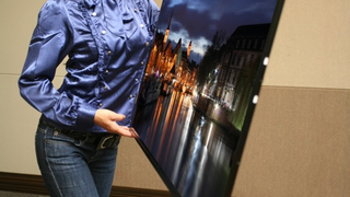Samsung's 40-inch TFT-LCD is Just One Centimeter Thick